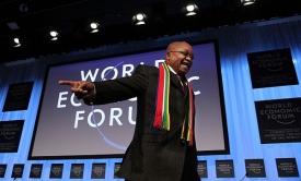 Na fóru v Davosu musel Zuma čelit osobním otázkám.